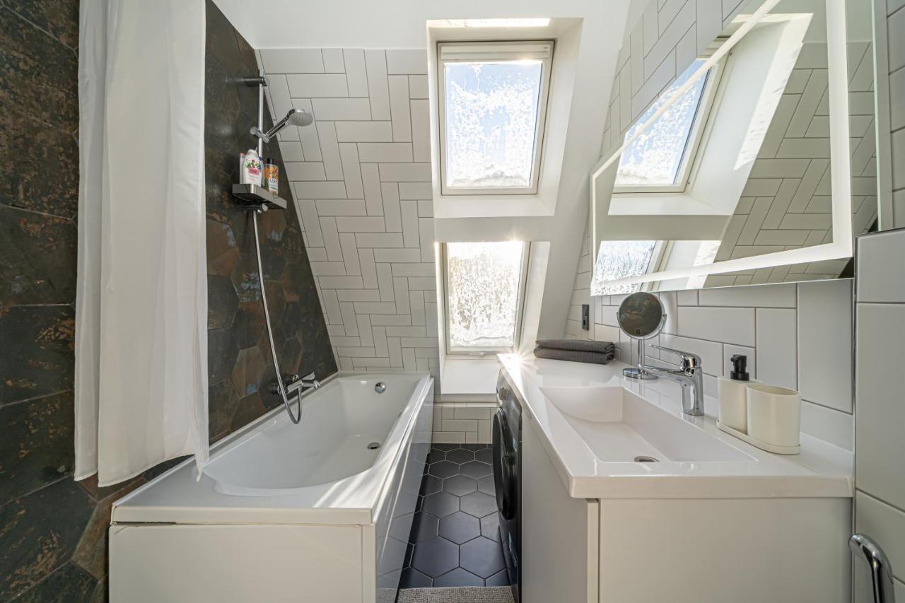 Cosy studio apartment in Ridzenes residence Riga Exterior foto